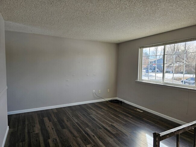 Building Photo - 4 Bedroom Bi Level with Large Yard and 2 Car Garage