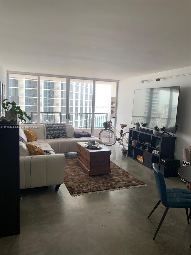 Building Photo - 555 NE 15th St