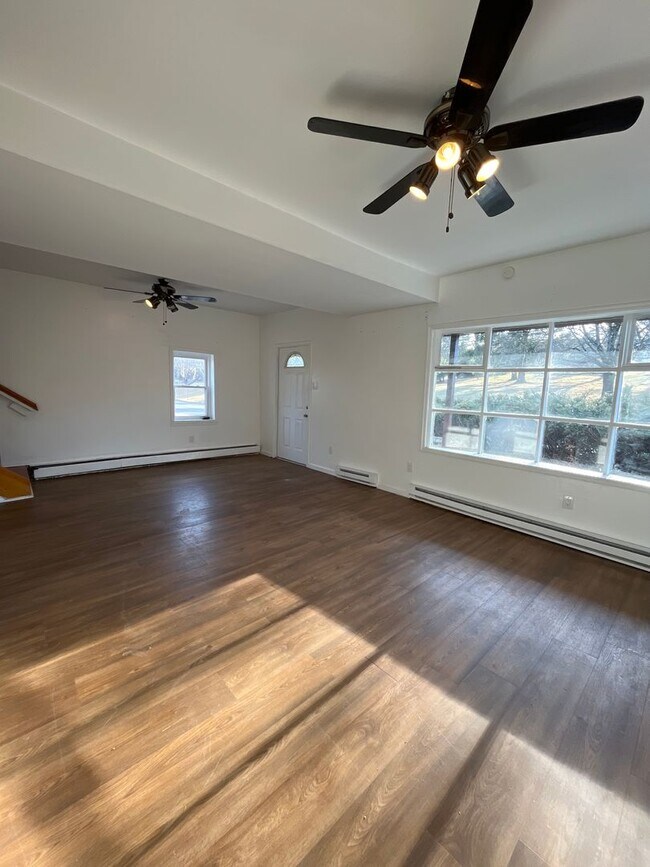 Building Photo - 485 S Walnut St