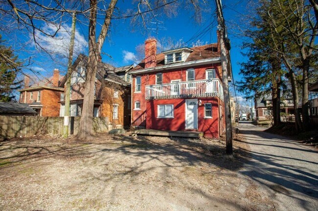 Building Photo - 357 E 15th Ave
