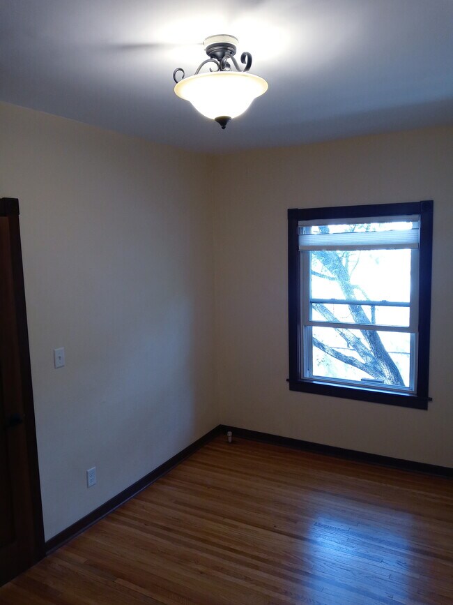 Building Photo - 2733 Girard Ave S