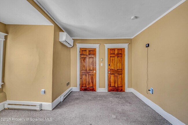 Building Photo - 533 S Franklin St