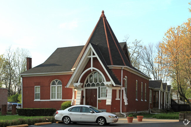 Primary Photo - 2322 W Chestnut St