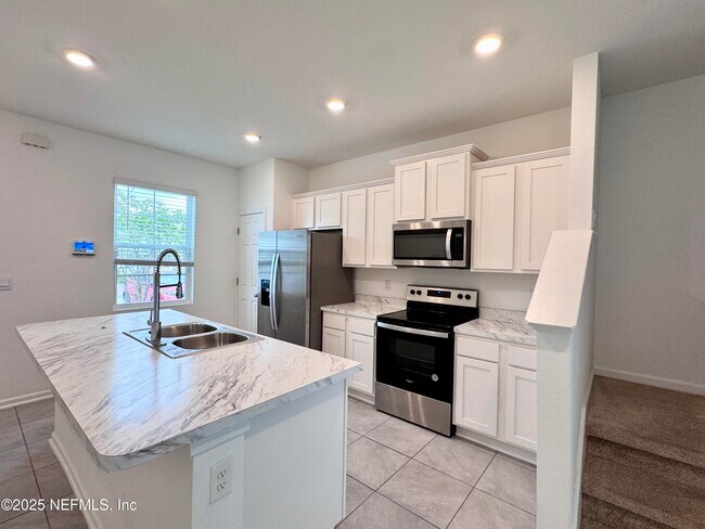 Building Photo - 8334 Zenith Cir