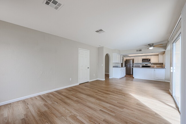 Building Photo - 6519 S Elm St