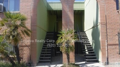 Building Photo - **MOVE-IN SPECIAL ** Spacious 2 Bedroom, 1...