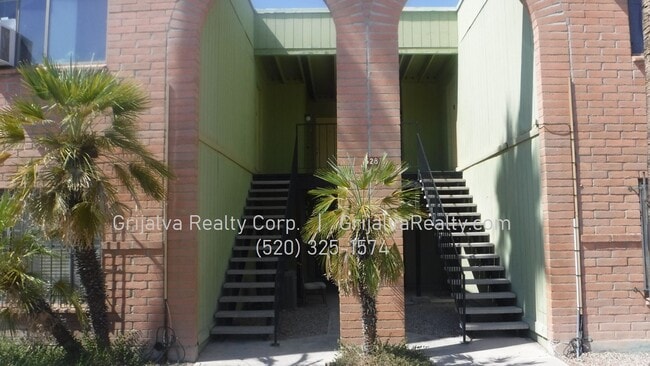 Primary Photo - **MOVE-IN SPECIAL ** Spacious 2 Bedroom, 1...