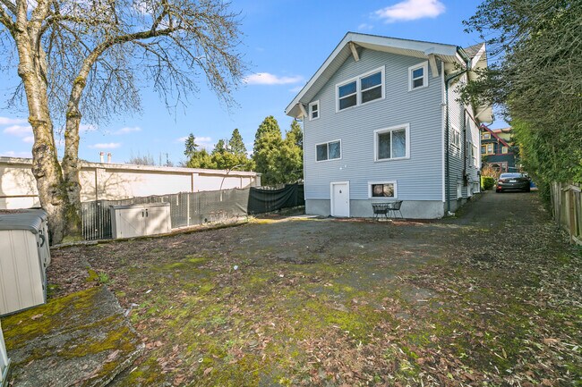 Building Photo - 1111 29th Ave