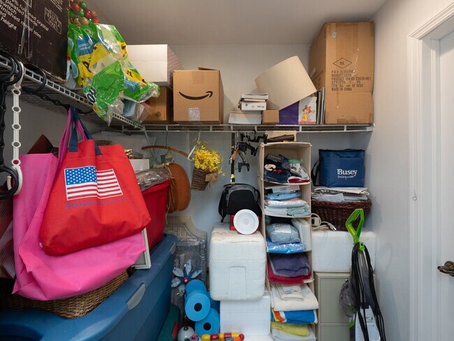 Building Photo - "Spacious 3-Bed Sanctuary with 3.5 Baths in Charming Port Charlotte!"