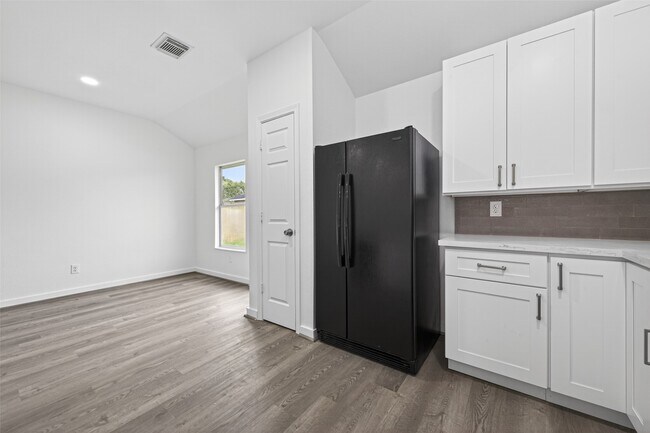 Building Photo - 7714 Stallion Trail Dr