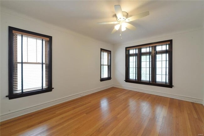 Building Photo - 7572-74 York