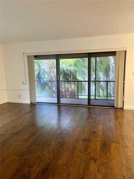 Building Photo - 430 Commodore Dr