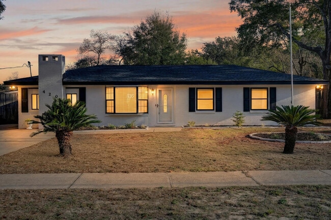 Building Photo - 420 Paradise Rd