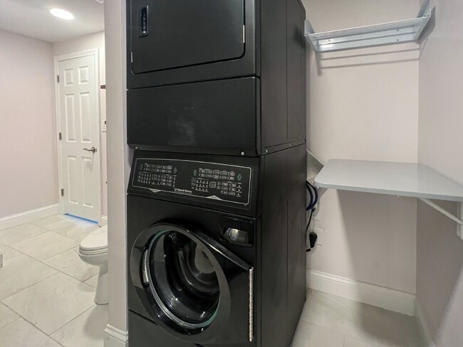 Building Photo - Gorgeous and newly renovated townhouse-sty...