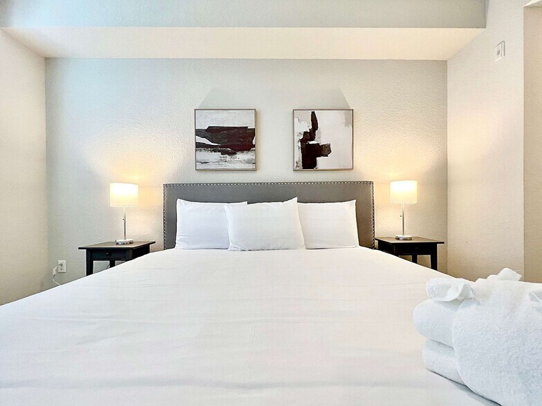 Building Photo - 4504 W Spruce St