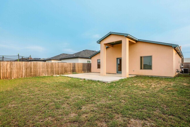 Building Photo - 3506 Jorge Sosa Dr