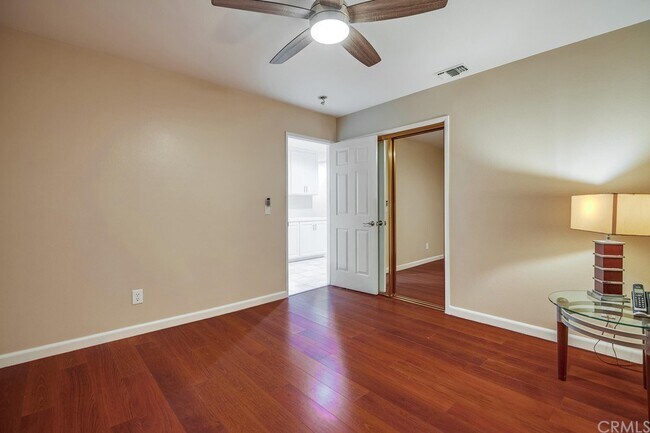 Building Photo - 7380 Live Oak Dr