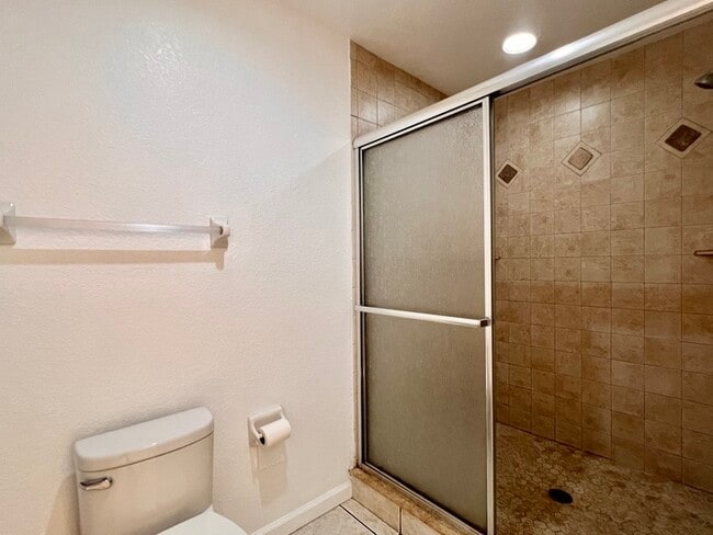 Building Photo - Completely Renovated 3 Bed 2 Bath Condo