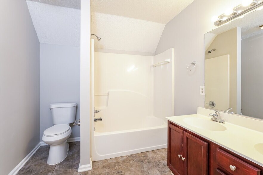 Building Photo - 2263 Briar Glen Rd