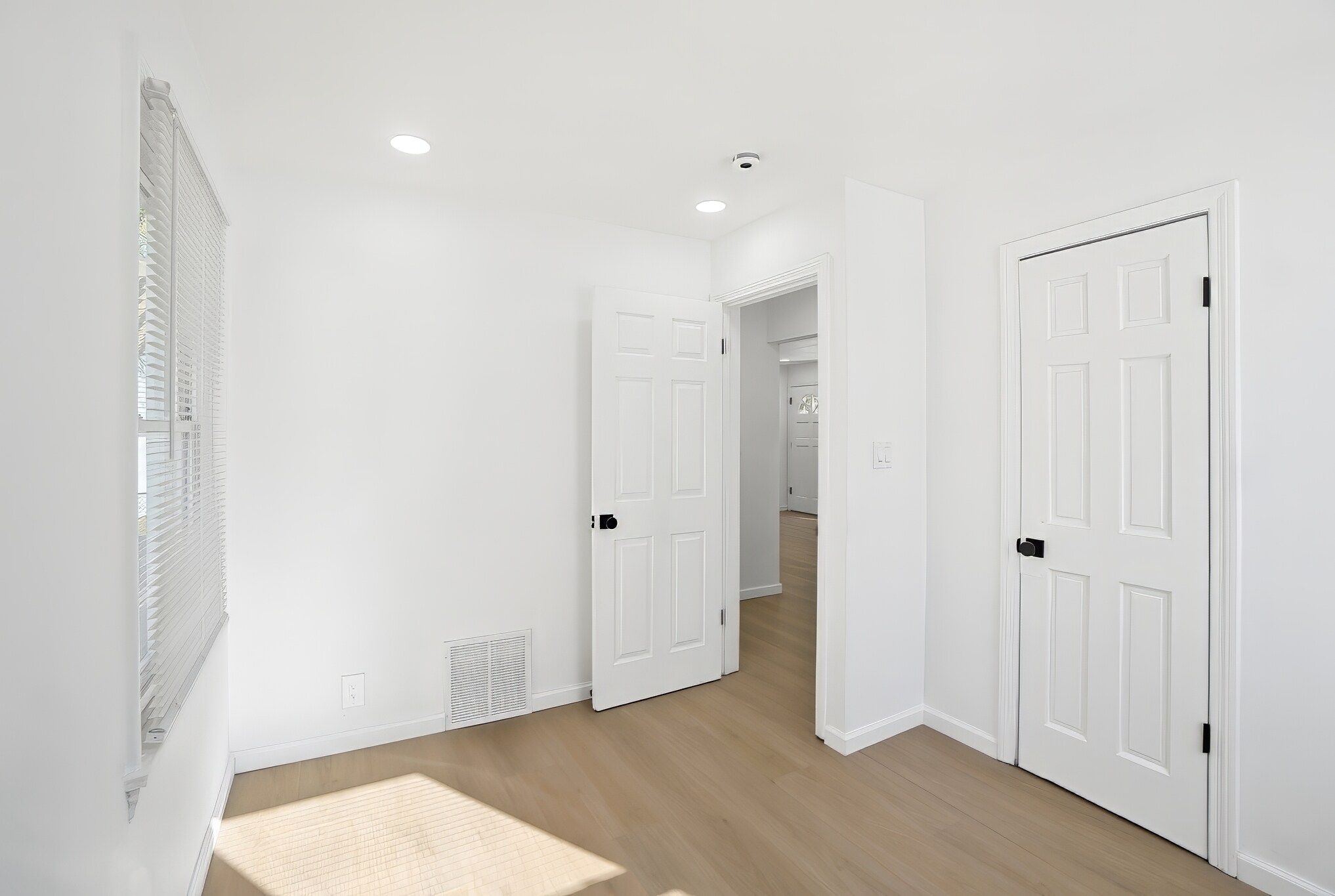 Building Photo - 509 N Rosedale Ave