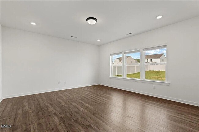 Building Photo - 105 S Mule Wy
