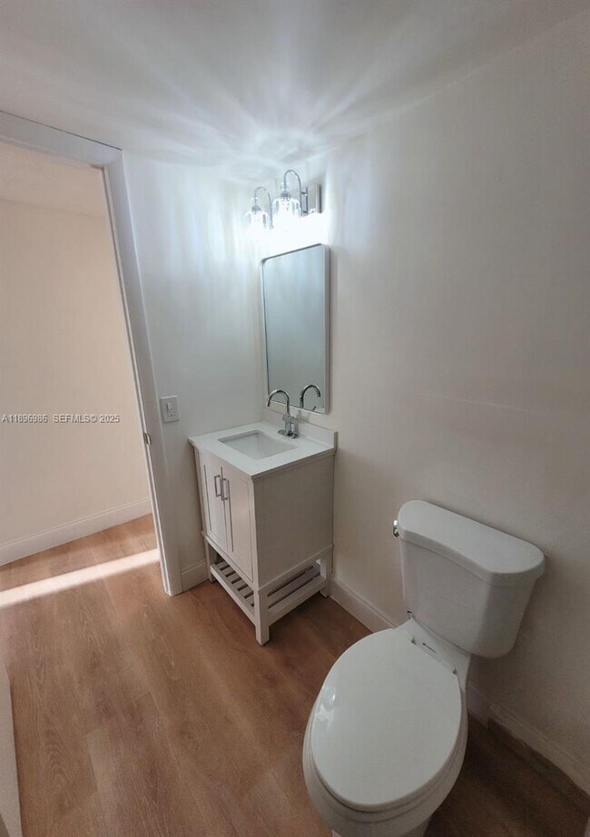 Building Photo - 2025 NE 164th St