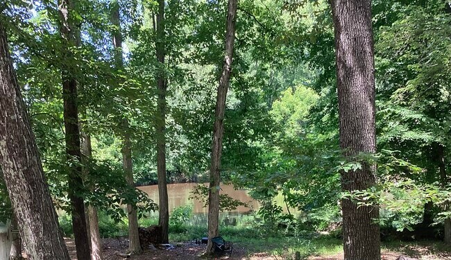 Building Photo - 612 Leawood Dr