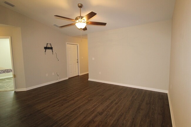 Building Photo - Coming Soon! 3 Bedroom Duplex with Garage!