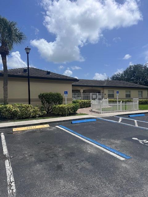 Primary Photo - 2040 Greenview Shores Blvd