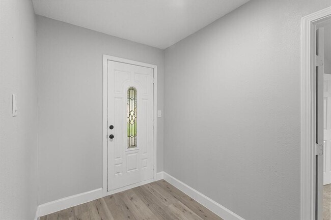 Building Photo - 5429 De Lange Ln