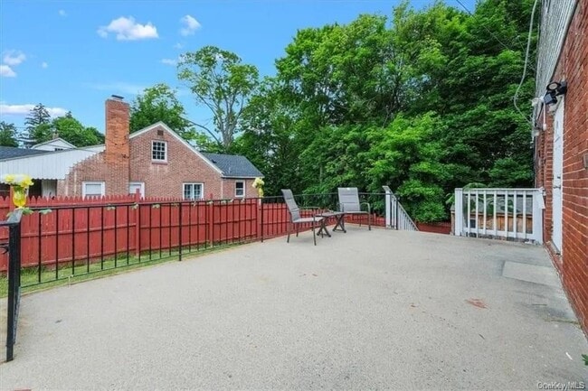 Building Photo - 428 Powell Ave