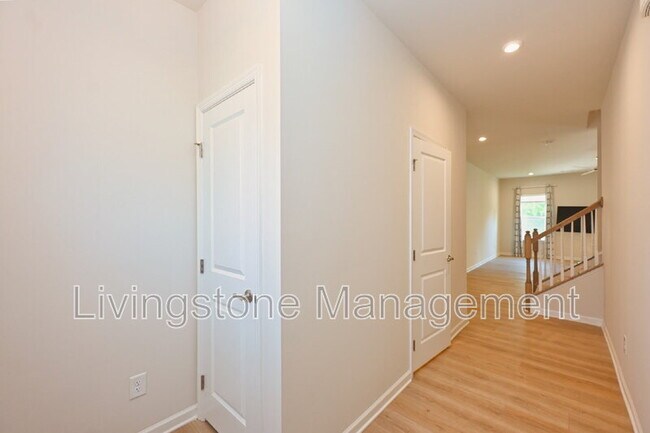 Building Photo - 1472 Carderock Springs Dr