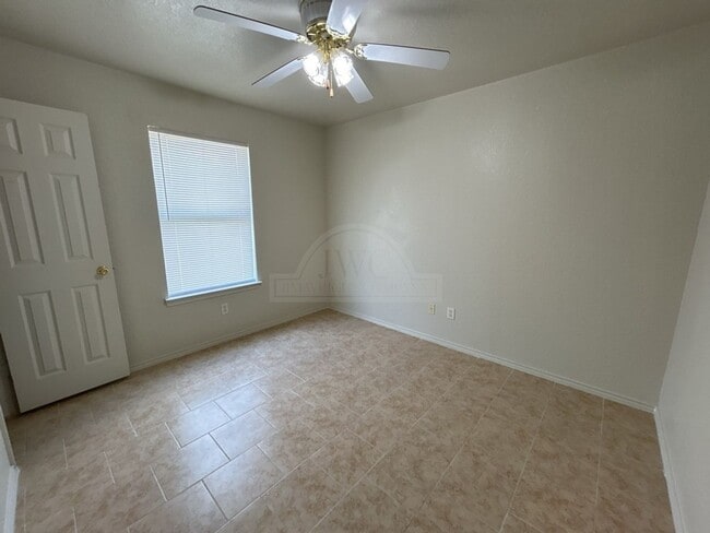 Building Photo - 1505 Dugger Cir