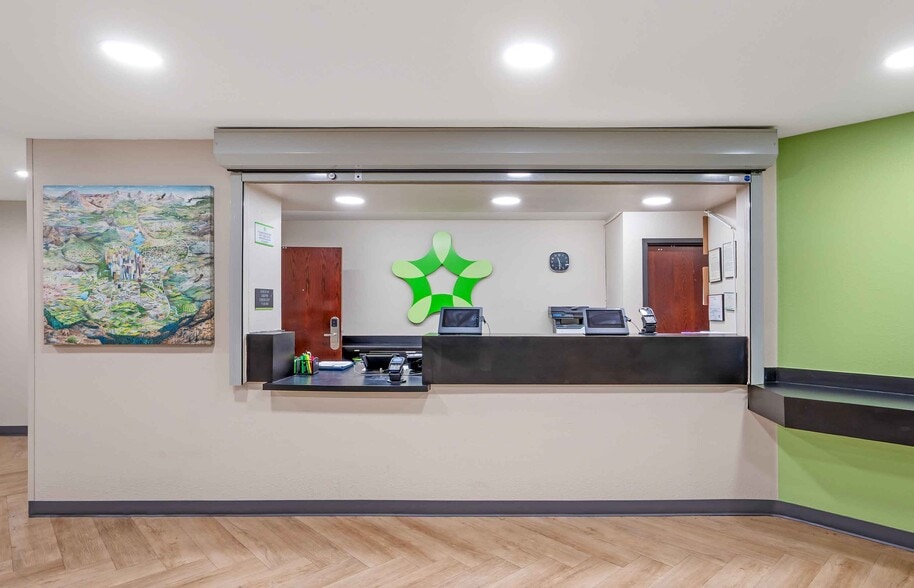 Building Photo - Furnished Studio-St. Petersburg - Clearwater - Executive Dr.