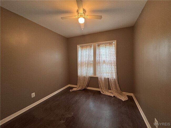 Building Photo - 1133 Hertel Ave