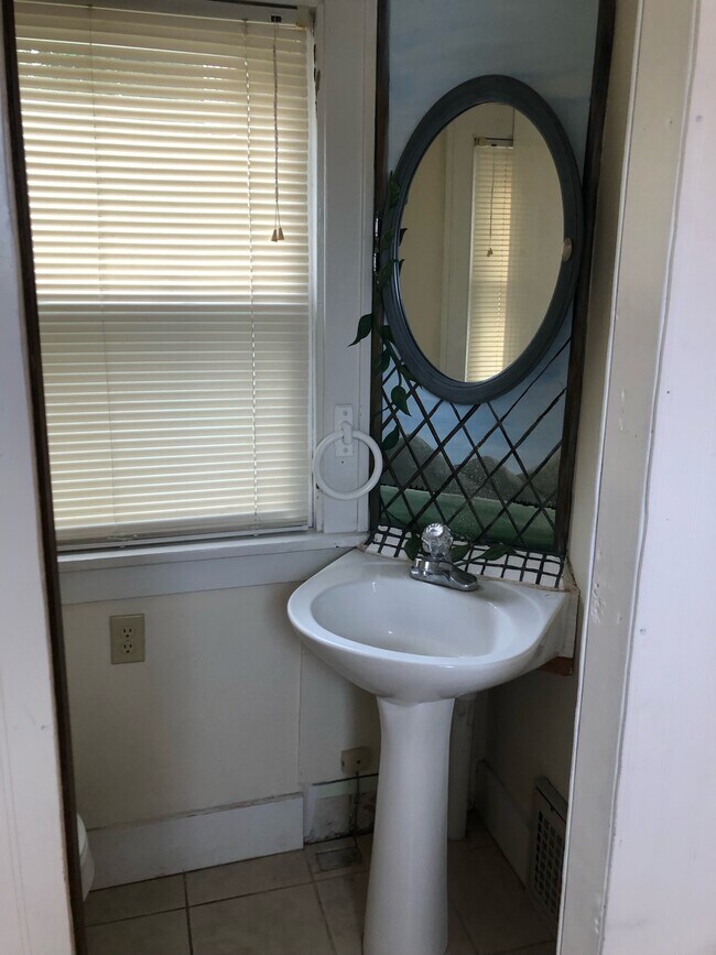 Building Photo - 2929 Davenport Ave