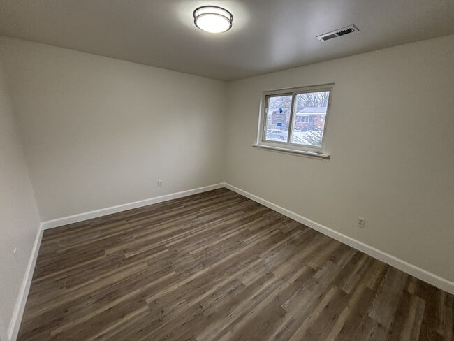 Building Photo - 6826 E 3rd Ave