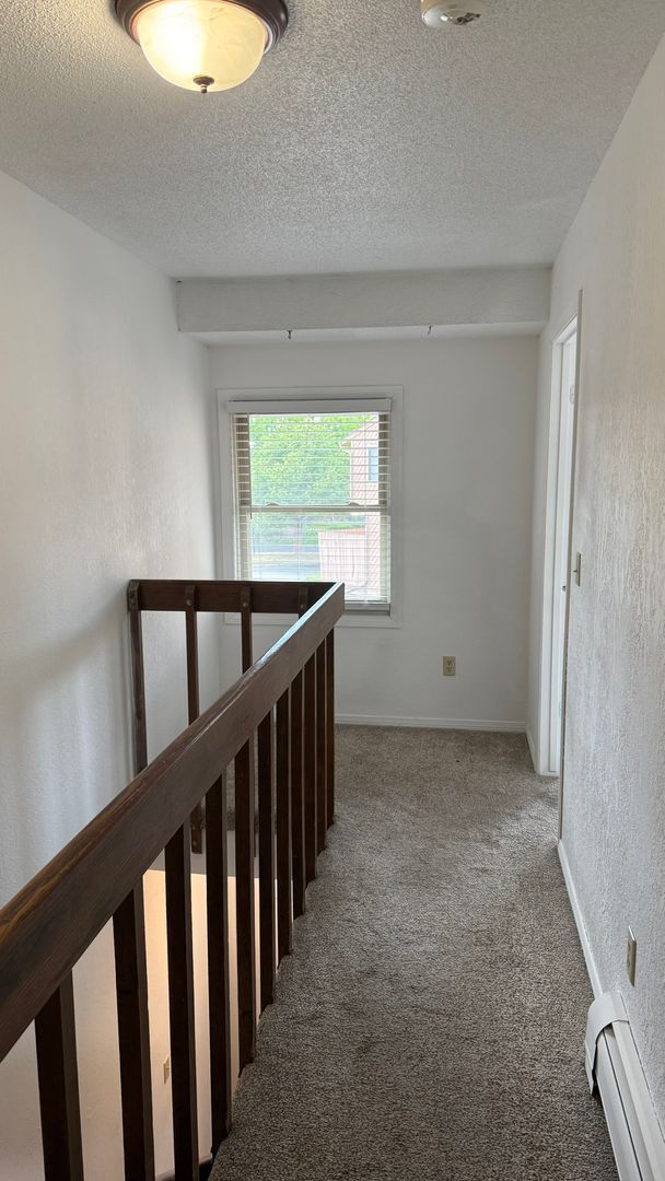 Building Photo - 3 Bed 2 1/4 Bath Townhome