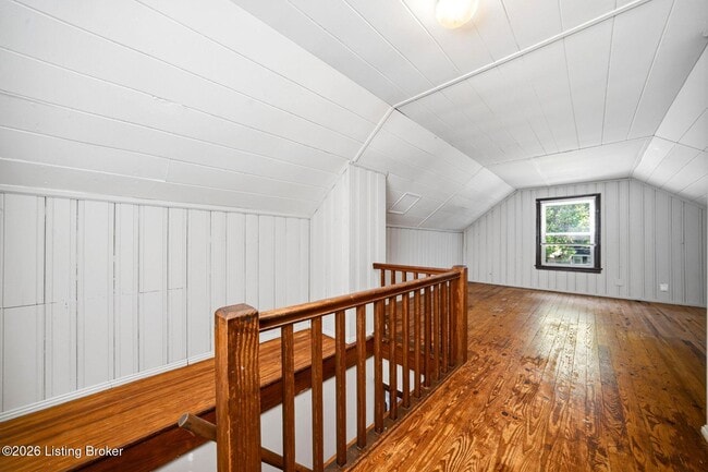 Building Photo - 1050 Oakwood Ave