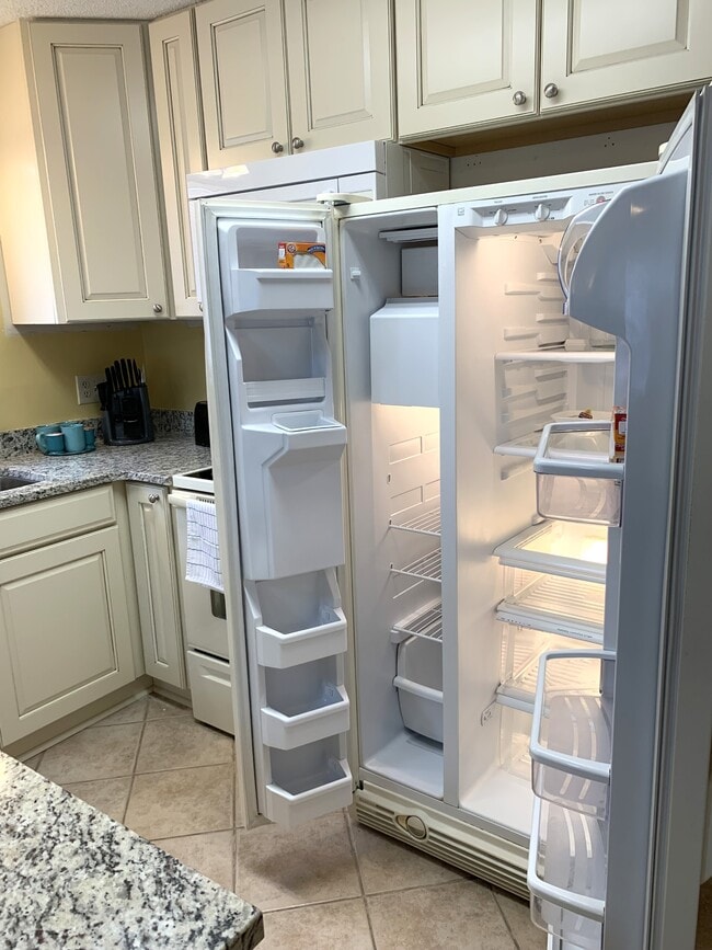 Building Photo - 3700 Golf Colony Ln