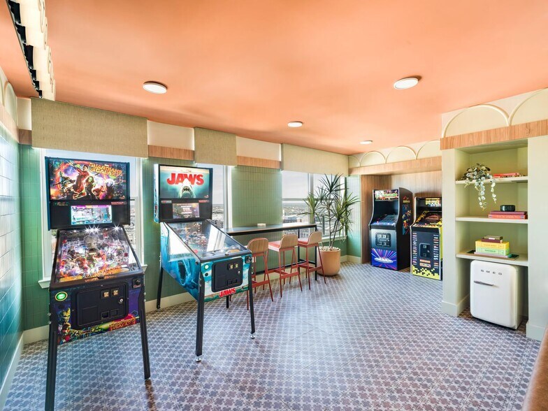 Building Photo - 400 South Saint Paul St