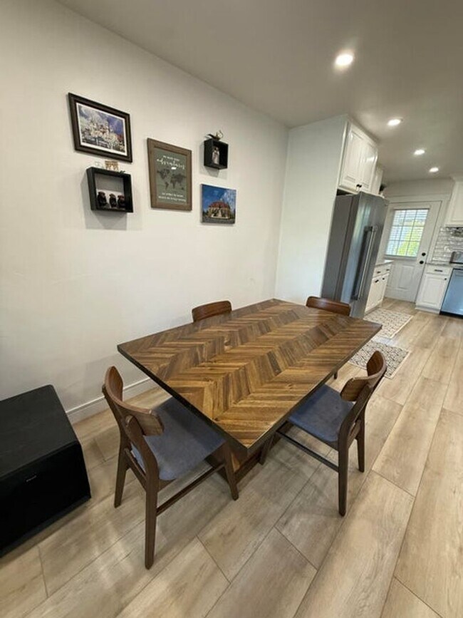 Building Photo - Gorgeous Remodeled 3 Bedroom Home in St. George!