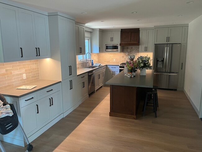 Primary Photo - 545 Thumbelina Dr