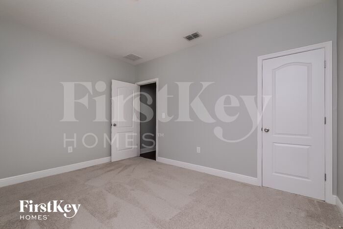 Building Photo - 6177 Kinlock Ave