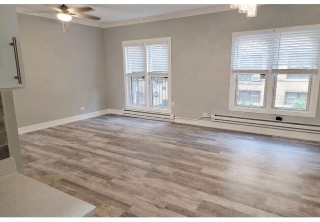 Building Photo - 730 W Roscoe St