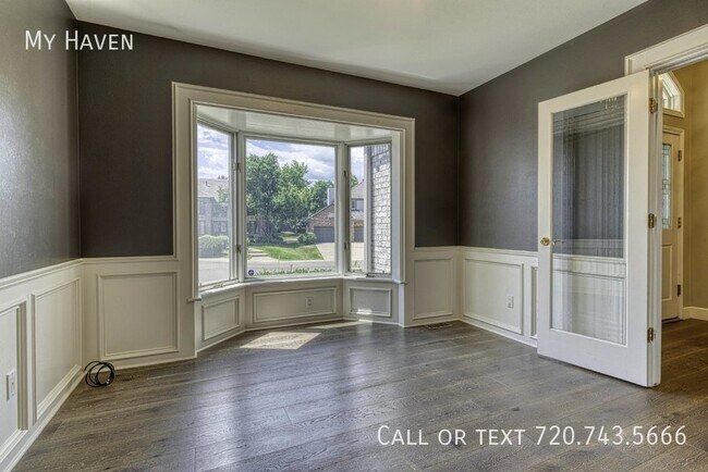 Building Photo - Stunning Heritage West home with all the b...