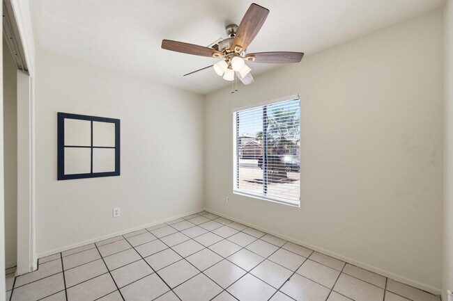 Building Photo - 12418 W Windrose Dr
