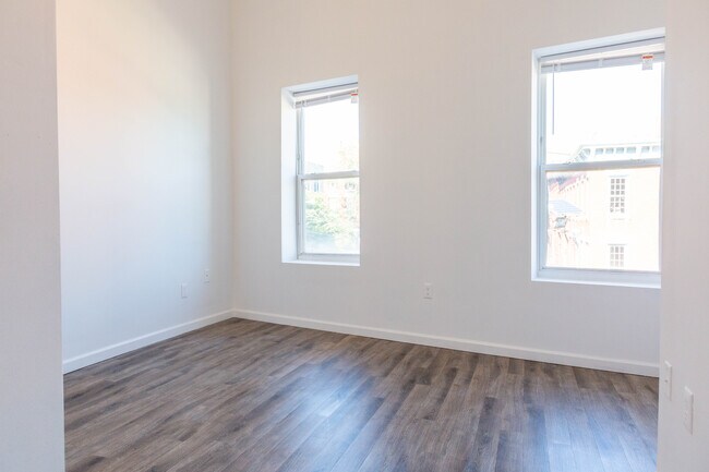 Building Photo - 517 COMMUNIPAW Ave