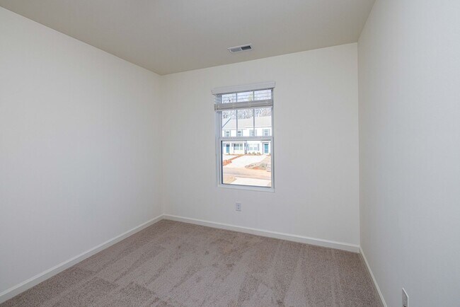 Building Photo - Available June 24th  3br 2.5 ba townhome i...
