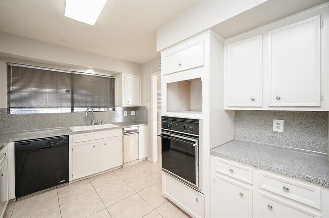 Building Photo - 7702 Quail Meadow Dr